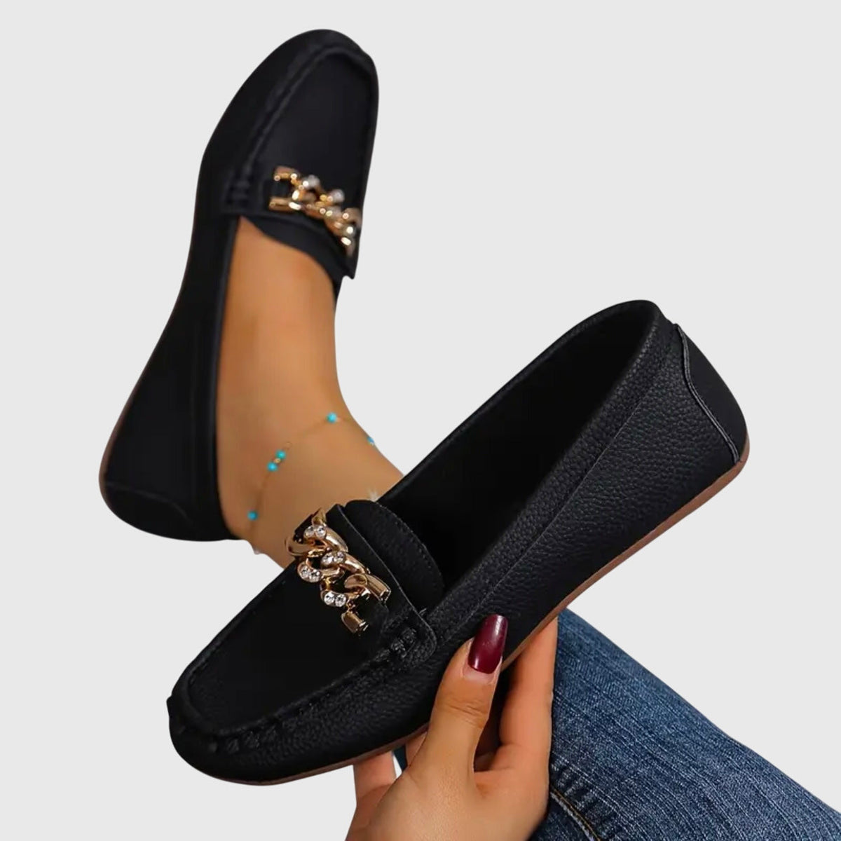Mocasines de punta redonda con detalle de cadena