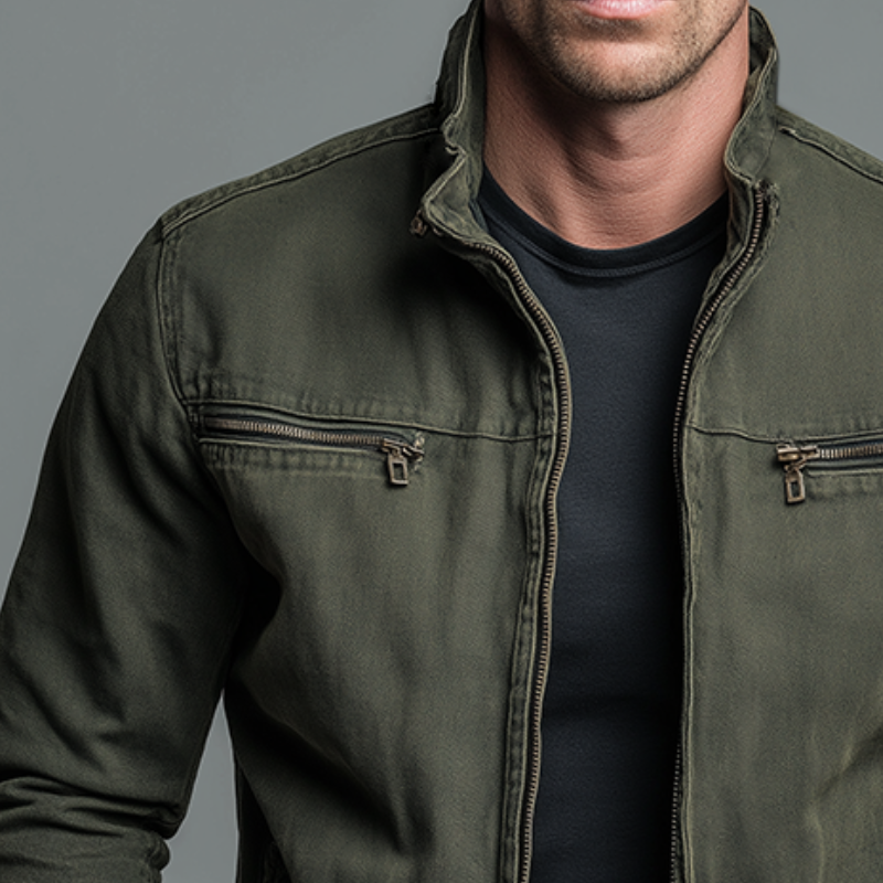 Chaqueta con cuello alto, cremallera y bolsillos múltiples