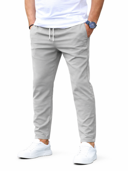 Pantalón chino de corte recto con bolsillos y cordón ajustable