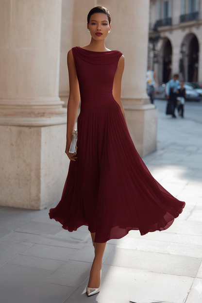 Vestido midi sin mangas con escote drapeado y falda plisada fluida