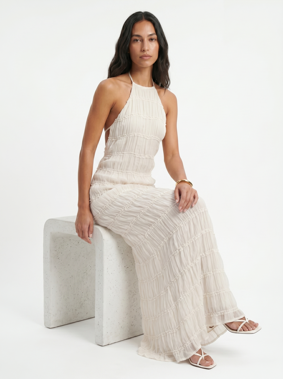 Vestido largo halter con volantes escalonados