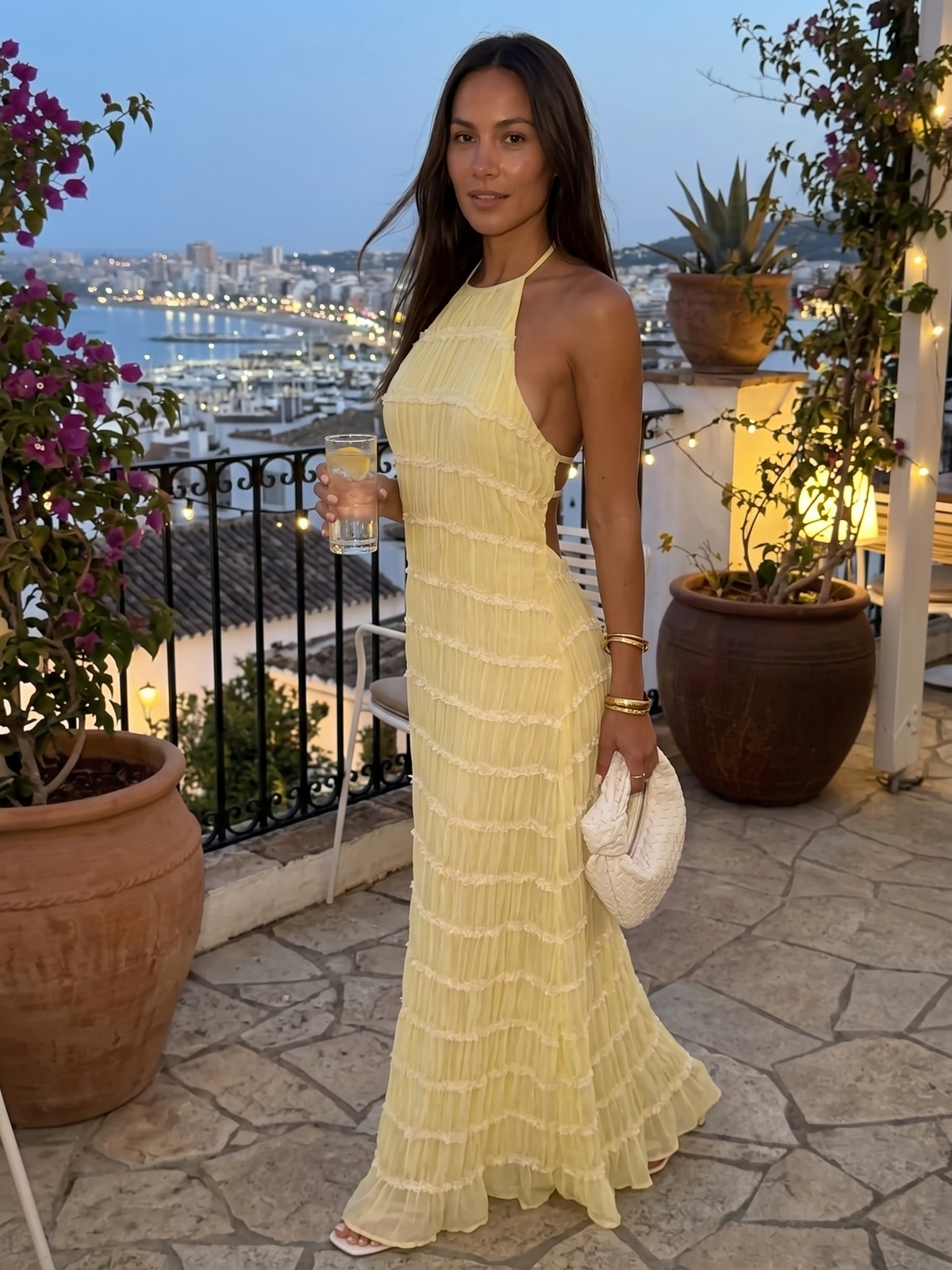 Vestido largo halter con volantes escalonados