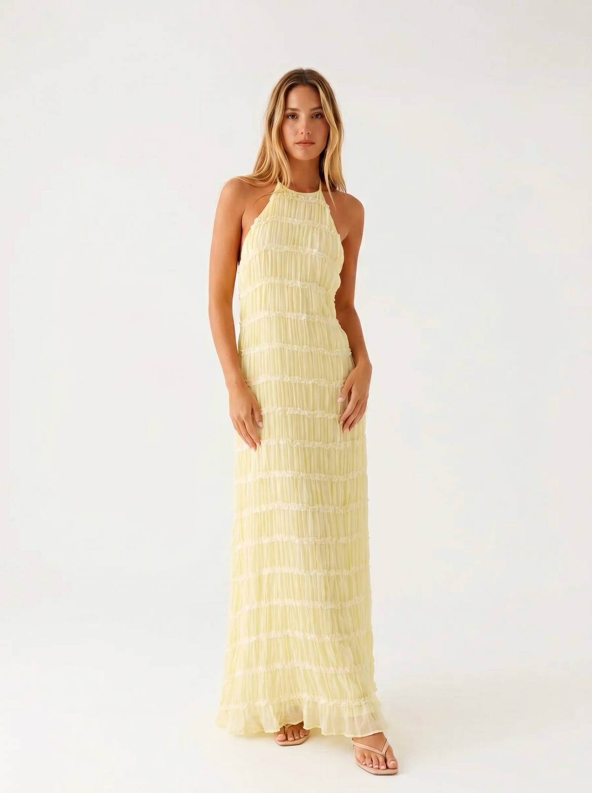 Vestido largo halter con volantes escalonados