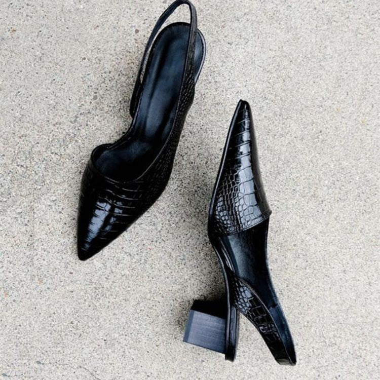 Zapatos de tacón con punta en pico y diseño gladiador