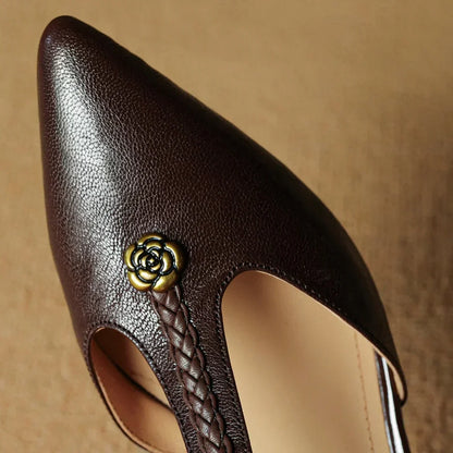 Zapatos destalonados de cuero con correa trenzada y tacón fino