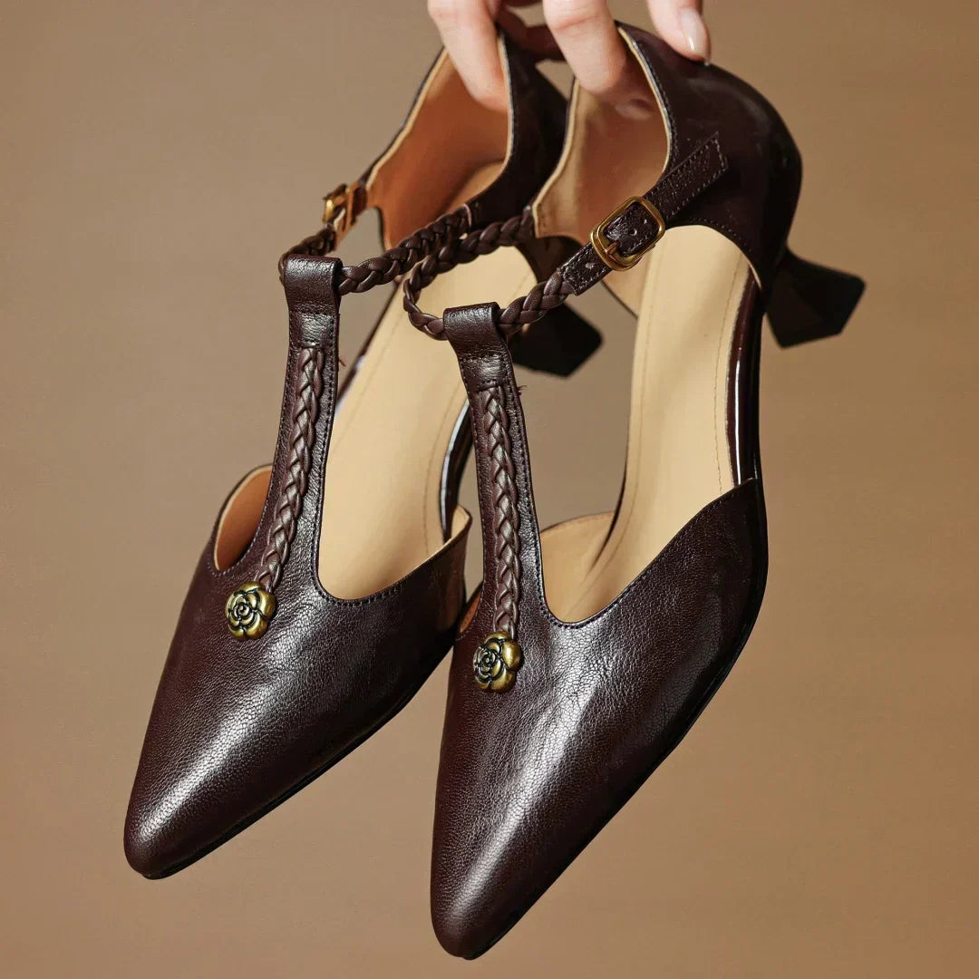 Zapatos destalonados de cuero con correa trenzada y tacón fino