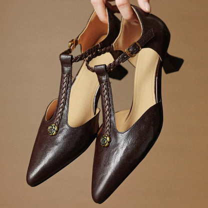 Zapatos destalonados de cuero con correa trenzada y tacón fino