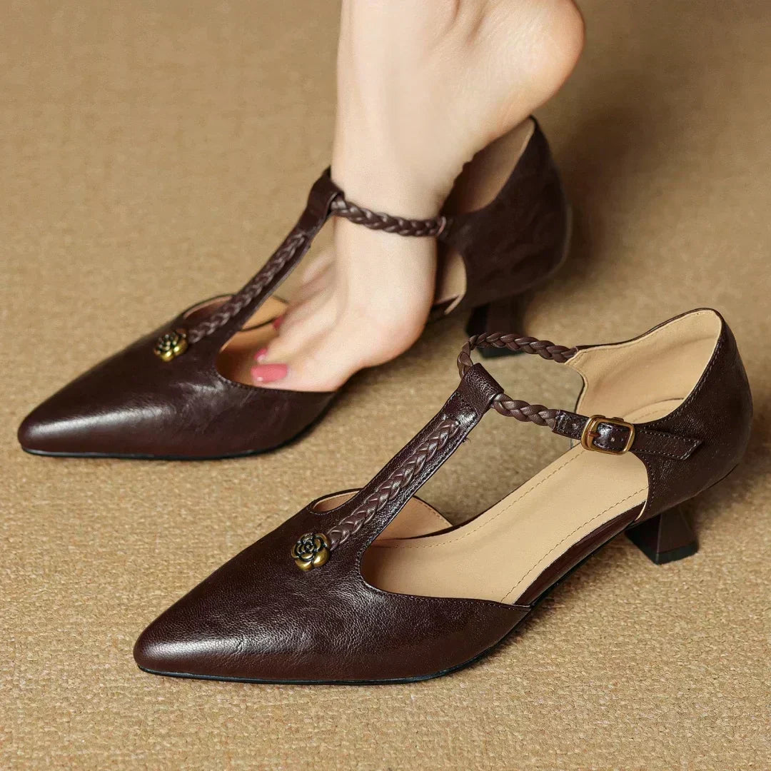 Zapatos destalonados de cuero con correa trenzada y tacón fino