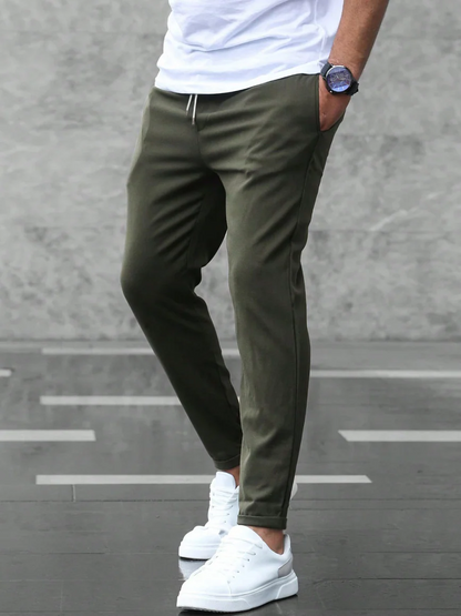 Pantalón chino de corte recto con bolsillos y cordón ajustable