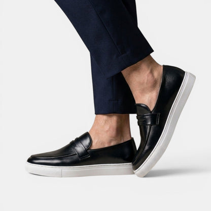 Mocasines penny loafer de cuero con suela chunky blanca