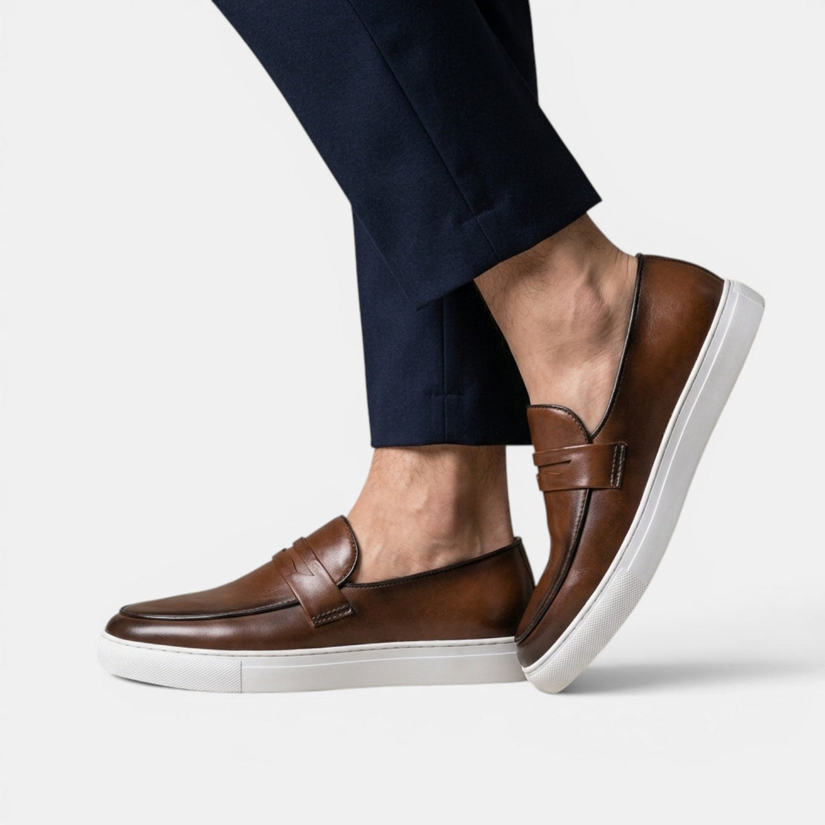 Mocasines penny loafer de cuero con suela chunky blanca