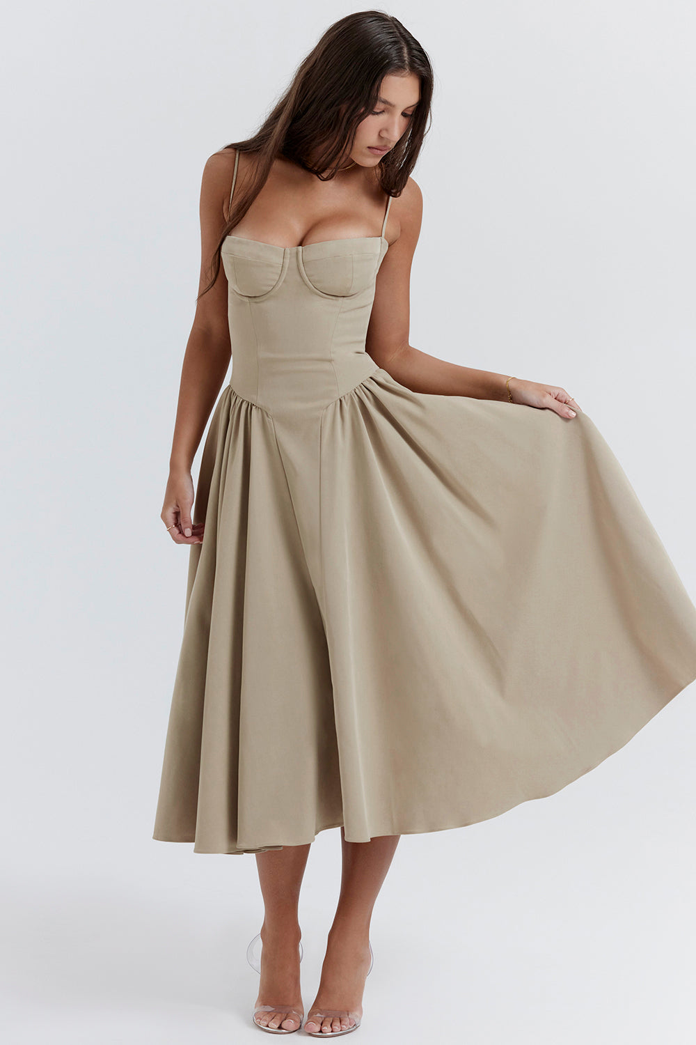 Vestido midi con cuerpo corsé y falda acampanada