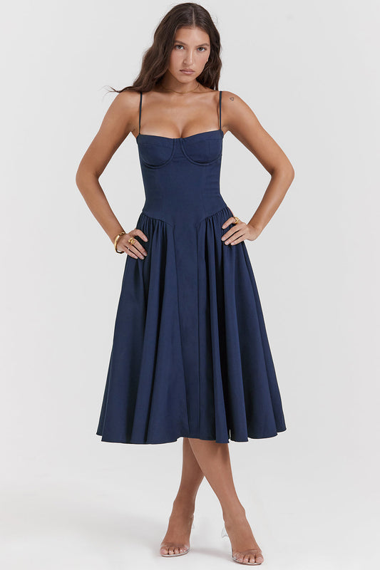 Vestido midi con cuerpo corsé y falda acampanada