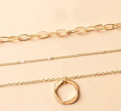Collar Multicadena Dorado con Colgante